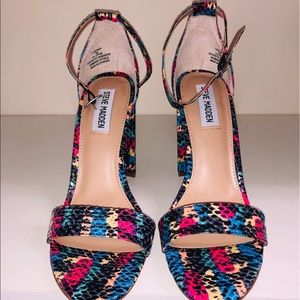 Never worn Steve Madden sandals